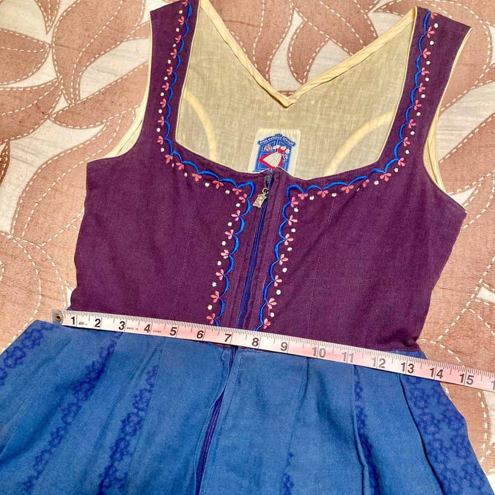Authentic Embroidered German Dirndl Size 38 - Picture 5 of 7